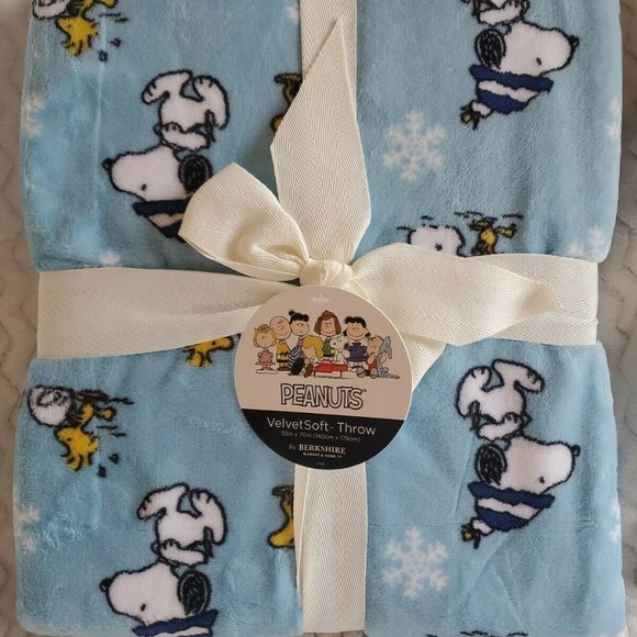 Berkshire Bedding Nwt Berkshire Blanket Peanuts Snowy Snoopy Throw